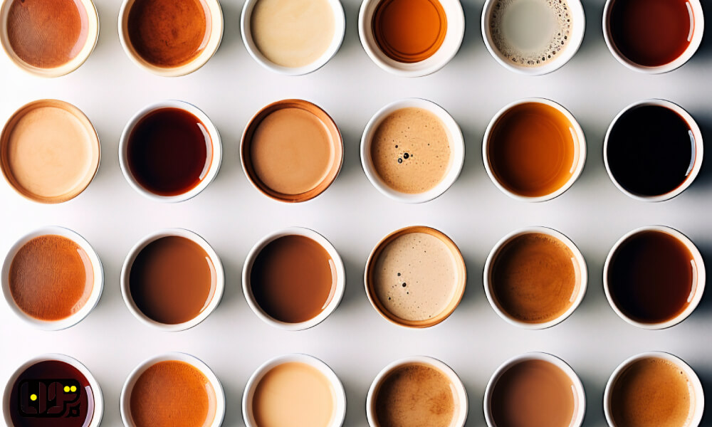 روش‌های تشخیص قهوه اصل + تصویر از نمای بالا از تعدادی فنجان پر شده از نوشیدنی قهوه